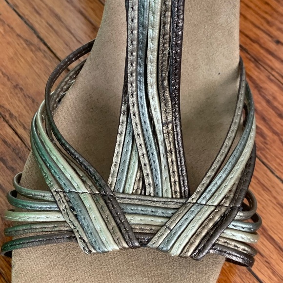 Metallic T Strap Heels - Picture 3 of 6